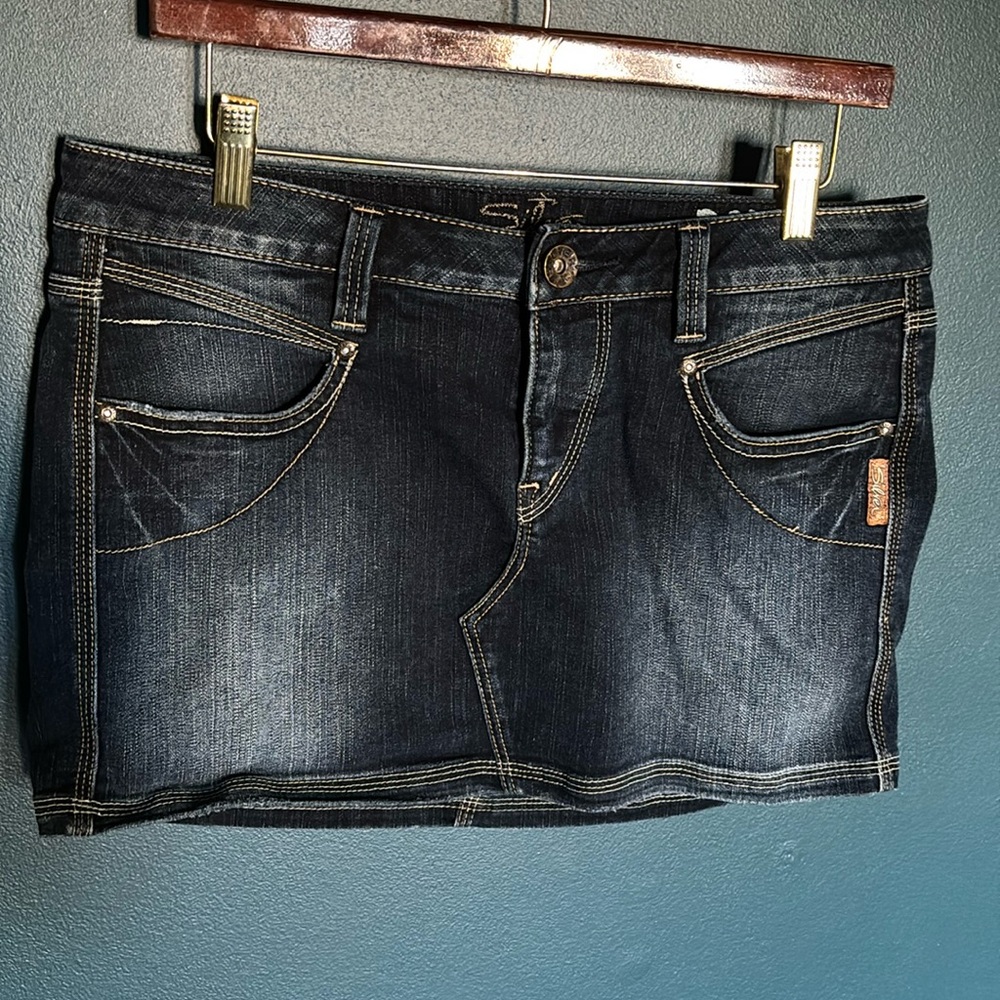 Silver Jeans Women’s  Patty Jean Short Skirt Size 30 Waist